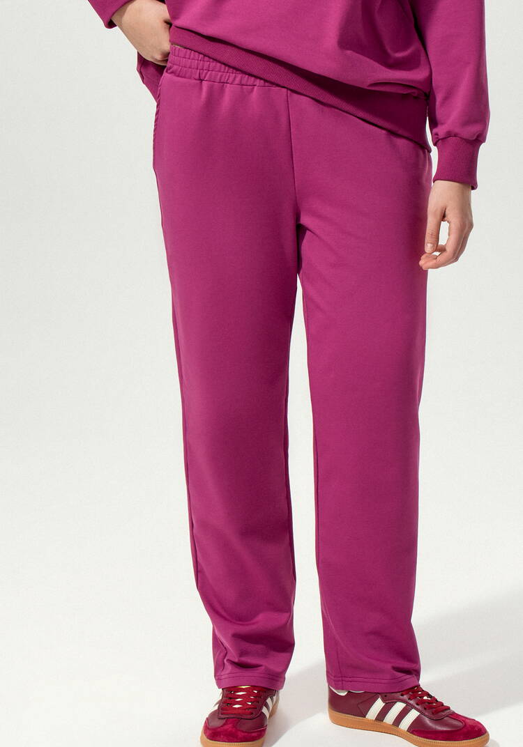 Костюм из брюк и свитшота с принтом на  груди шир.  750, рис. 19