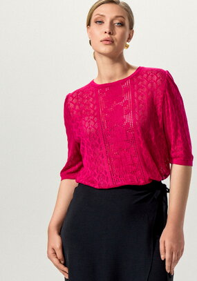 Джемпер с ажурным рисунком и защипами