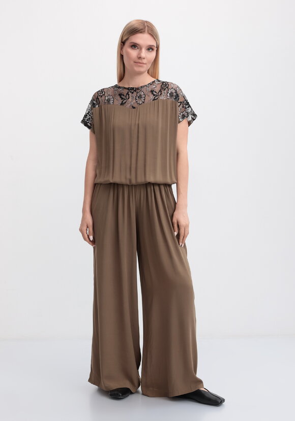 Комбинезон с распашной застежкой на спине шир.  580, рис. 10