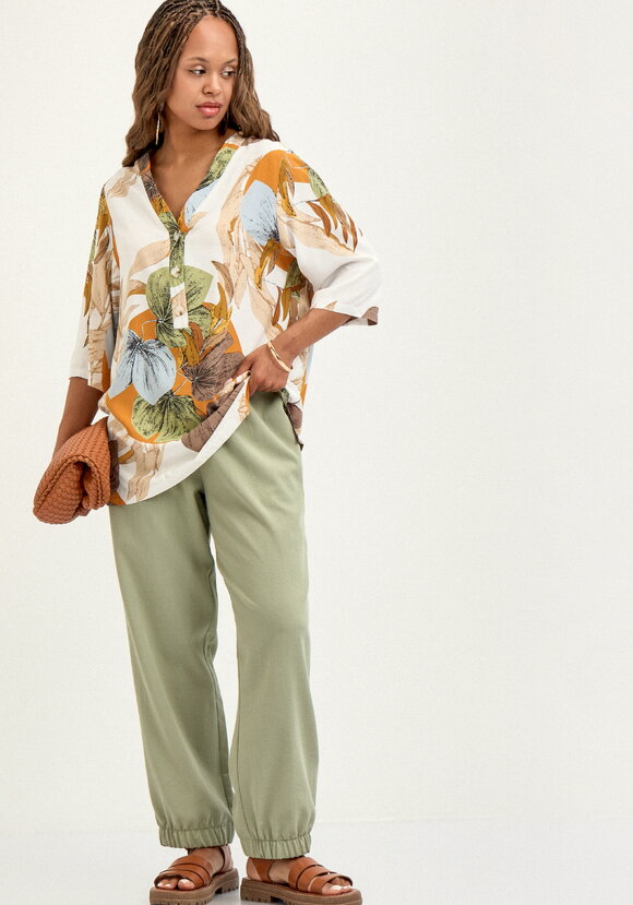 Брюки льняные на резинке по поясу и низу шир.  580, рис. 31