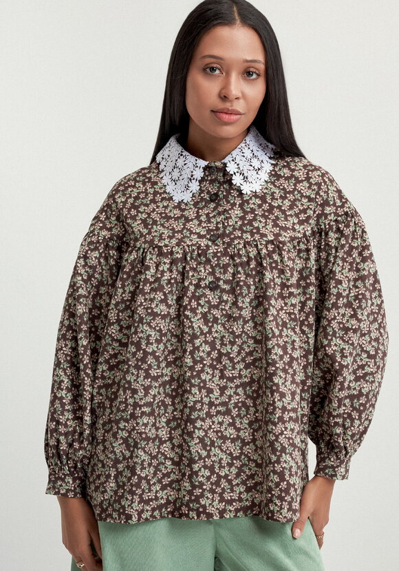 Блуза из микровельвета с ажурным воротником шир.  580, рис. 29