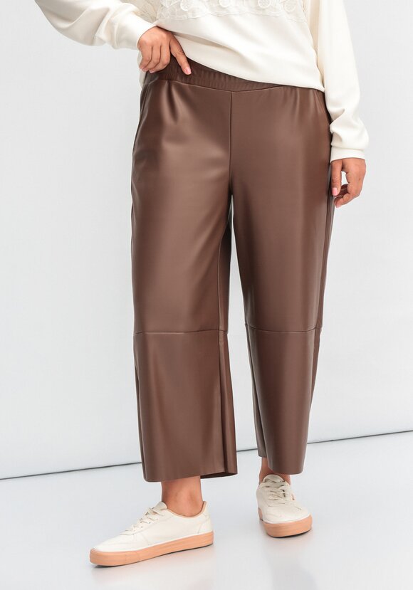 Брюки укороченные из экокожи с вышивкой шир.  580, рис. 1