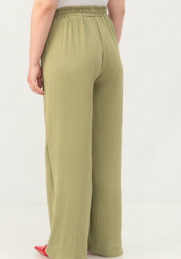 Брюки с карманами, свободного кроя шир.  580, рис. 44