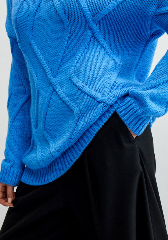 Свитер с объемными ромбами шир.  580, рис. 17