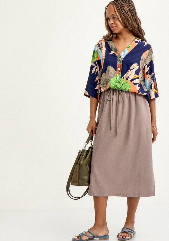 Блуза из штапеля с тропическим принтом шир.  580, рис. 2