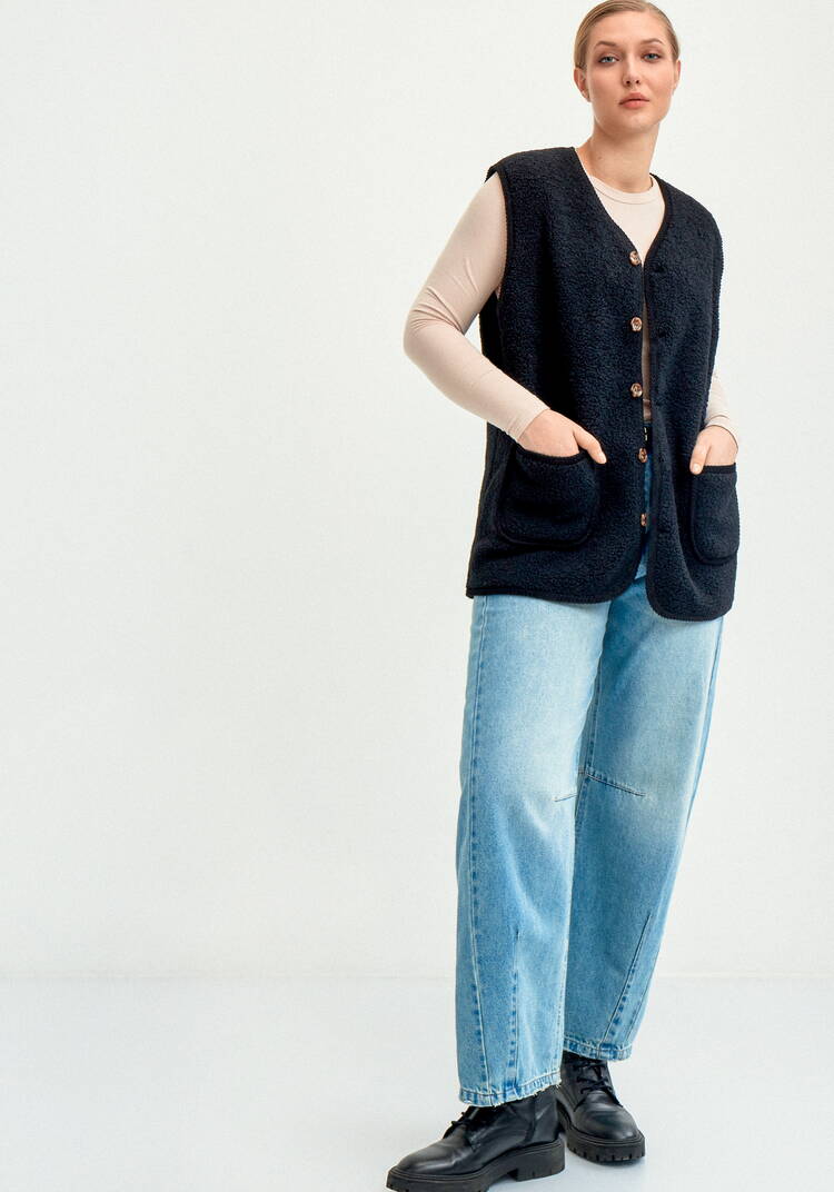 Жилет из экомеха на пуговицах шир.  750, рис. 8