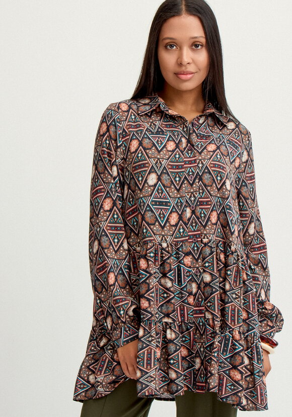 Блуза свободная с воланами по низу шир.  580, рис. 24