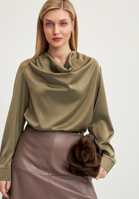 Блуза шелковая с воротником-хомутом шир.  580, рис. 1