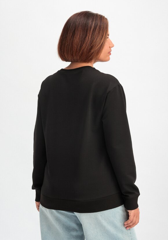 Свитшот с абстрактным рисунком из пайеток шир.  580, рис. 23