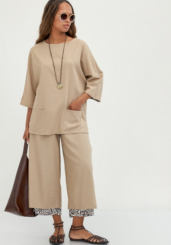 Блуза с контрастной внутренней отделкой шир.  580, рис. 2