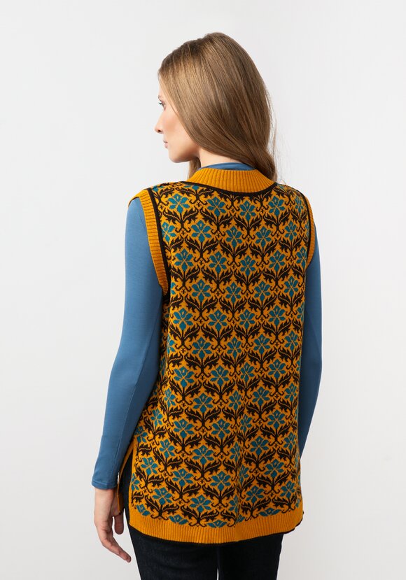 Жилет женский с цветочным рисунком шир.  580, рис. 29