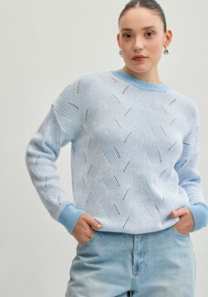 Джемпер с фактурным орнаментом
