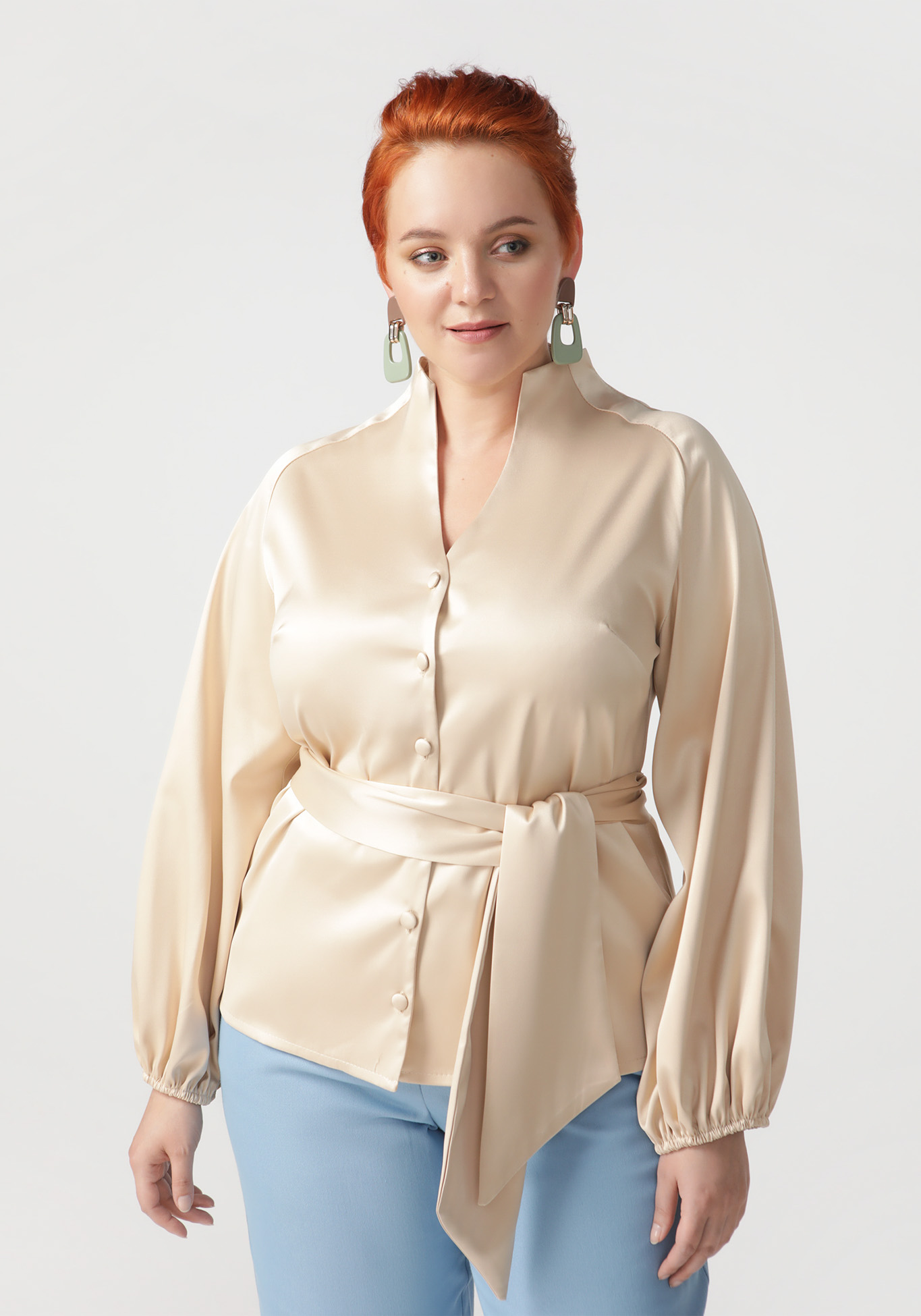 Блуза с широким рукавом и поясом блуза