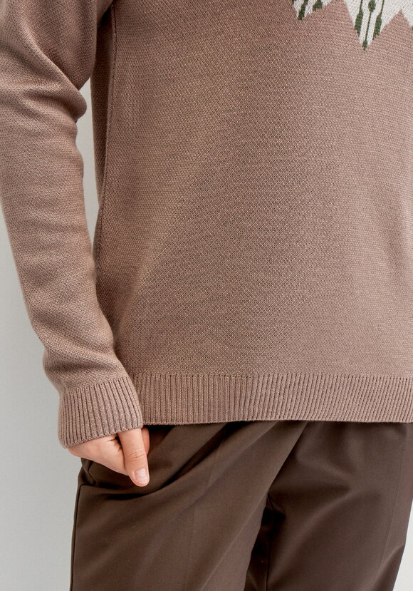 Джемпер с цветочным рисунком по горловине шир.  580, рис. 6