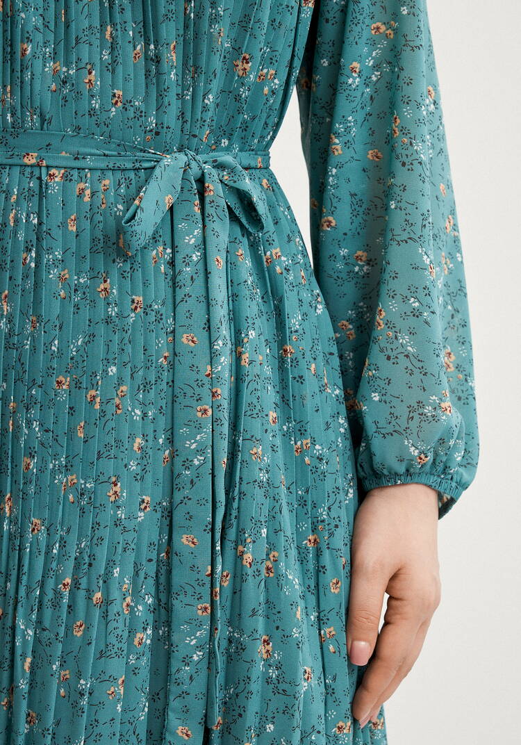 Платье гофре с рюшей по горловине шир.  750, рис. 15