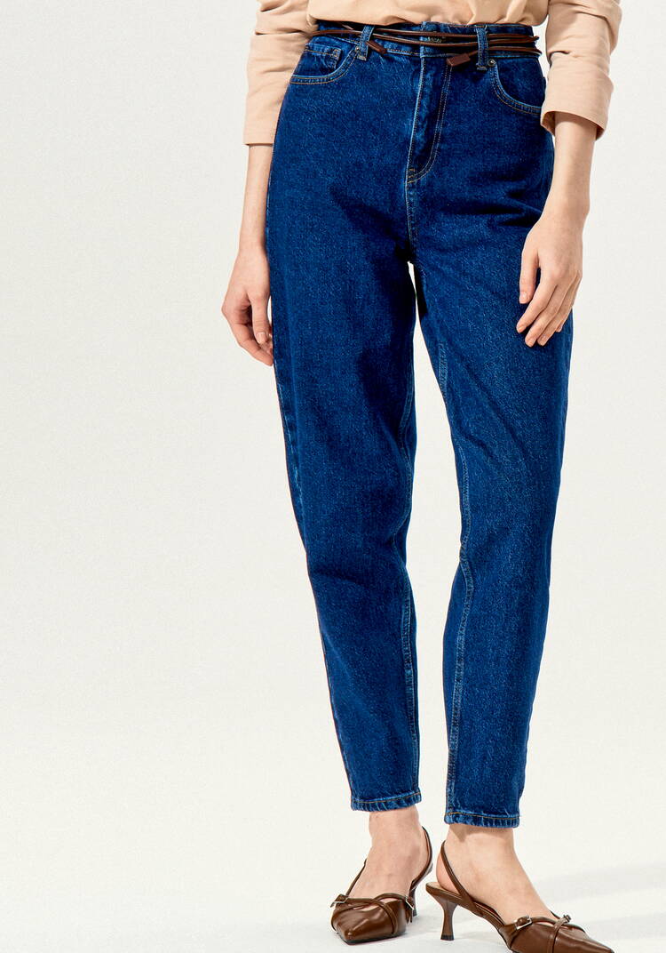 Мом-джинсы с зауженными к низу брючинами шир.  750, рис. 18