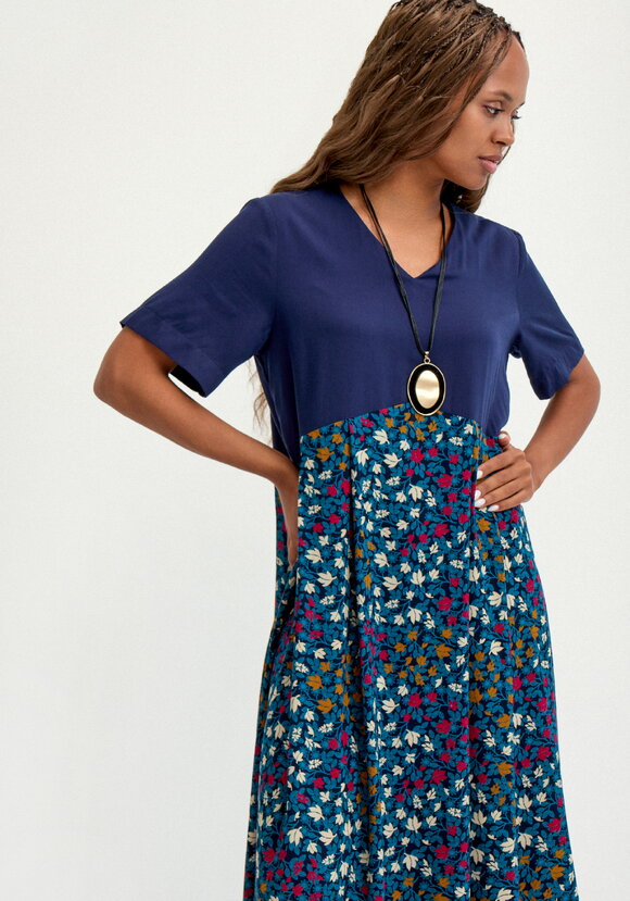 Платье  из комбинированной ткани с принтом шир.  580, рис. 10