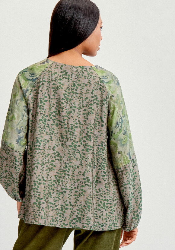 Блуза  с комбинированным принтом шир.  580, рис. 4