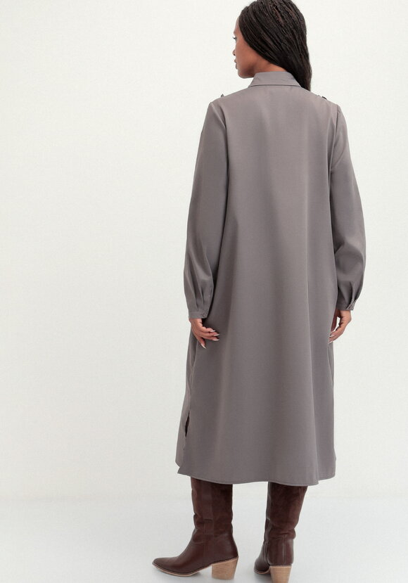 Платье рубашка с рюшей шир.  580, рис. 11