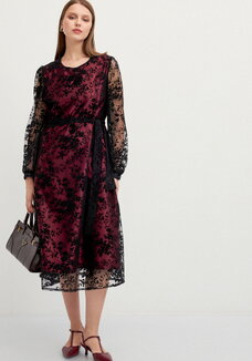 Платье из бархата свободного кроя