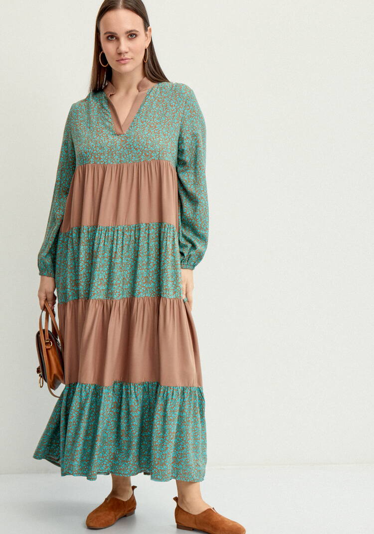 Платье с ярусами и V-образным вырезом шир.  750, рис. 24