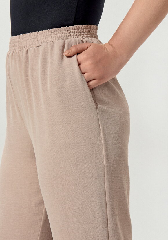 Брюки свободные на резинке по поясу шир.  580, рис. 5