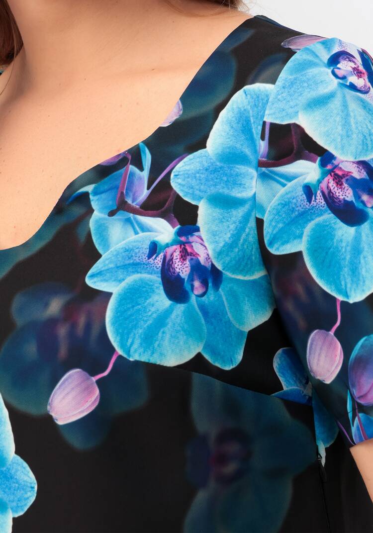 Платье полуприлегающего силуэта с  принтом шир.  750, рис. 21