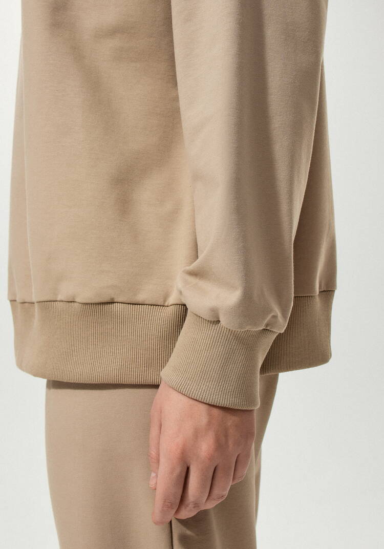 Костюм из брюк и свитшота с принтом на груди шир.  750, рис. 21