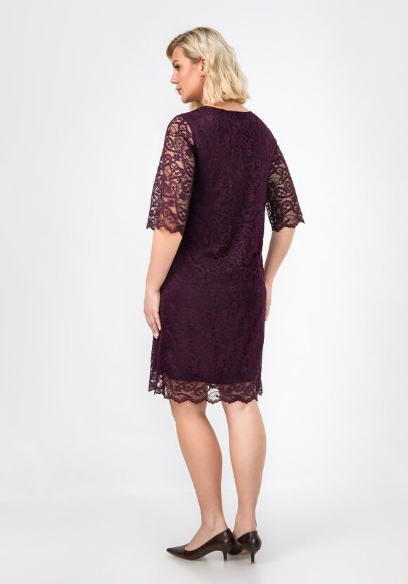 Платье из эластичного гипюра шир.  580, рис. 32