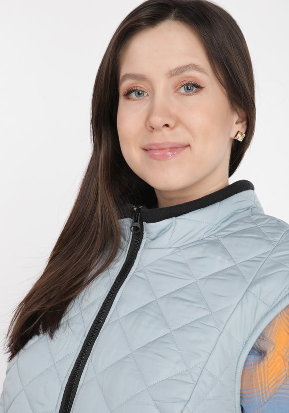 Жилет стеганый с карманами на кнопке шир.  580, рис. 4