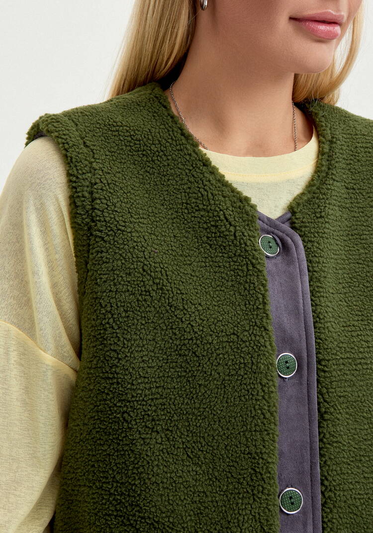 Жилет с отделкой из замши шир.  750, рис. 6