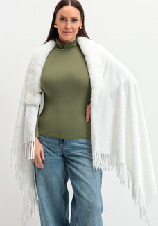 Накидка-палантин с жемчугом и булавкой