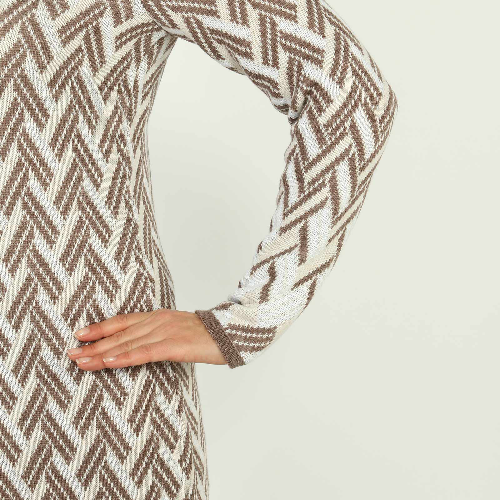 Платье вязаное с геометрическим рисунком VeraVo, размер 58, цвет кофейно-бежевый - фото 5