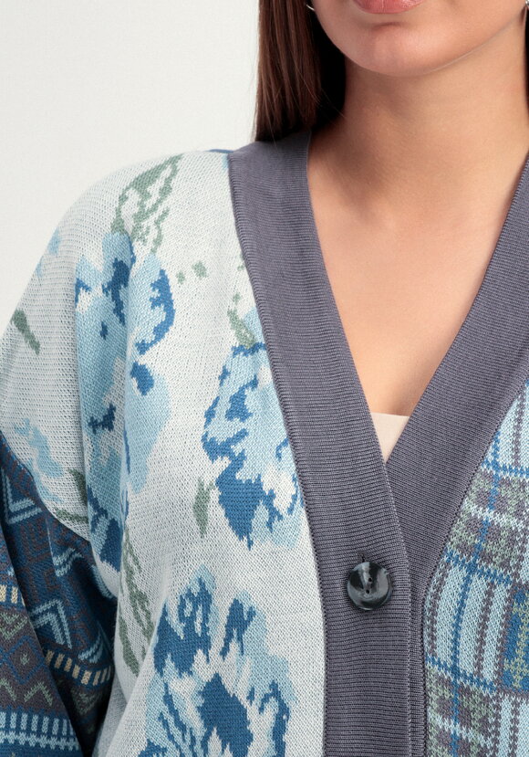 Кардиган жаккардовый с рисунком на пуговицах шир.  580, рис. 13