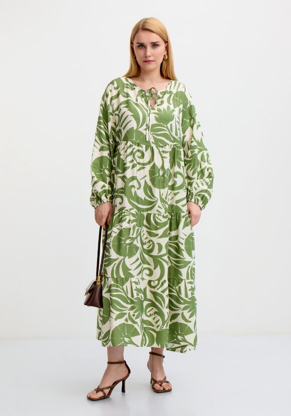 Платье расклешенного силуэта шир.  580, рис. 7