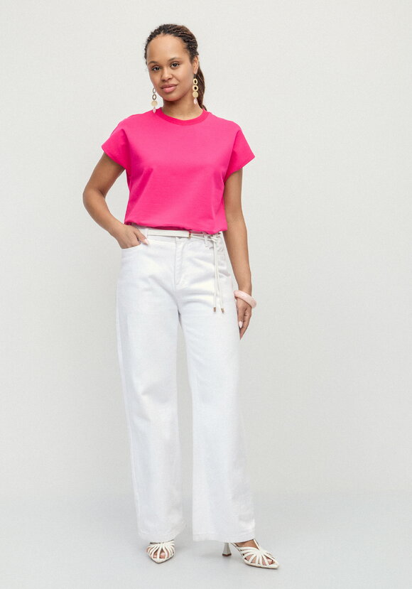 Футболка из трикотажа со спущенным плечом шир.  580, рис. 29