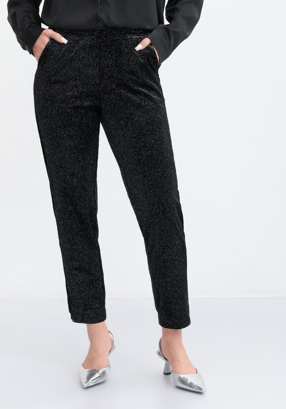 Брюки свободного кроя с защипами шир.  580, рис. 13