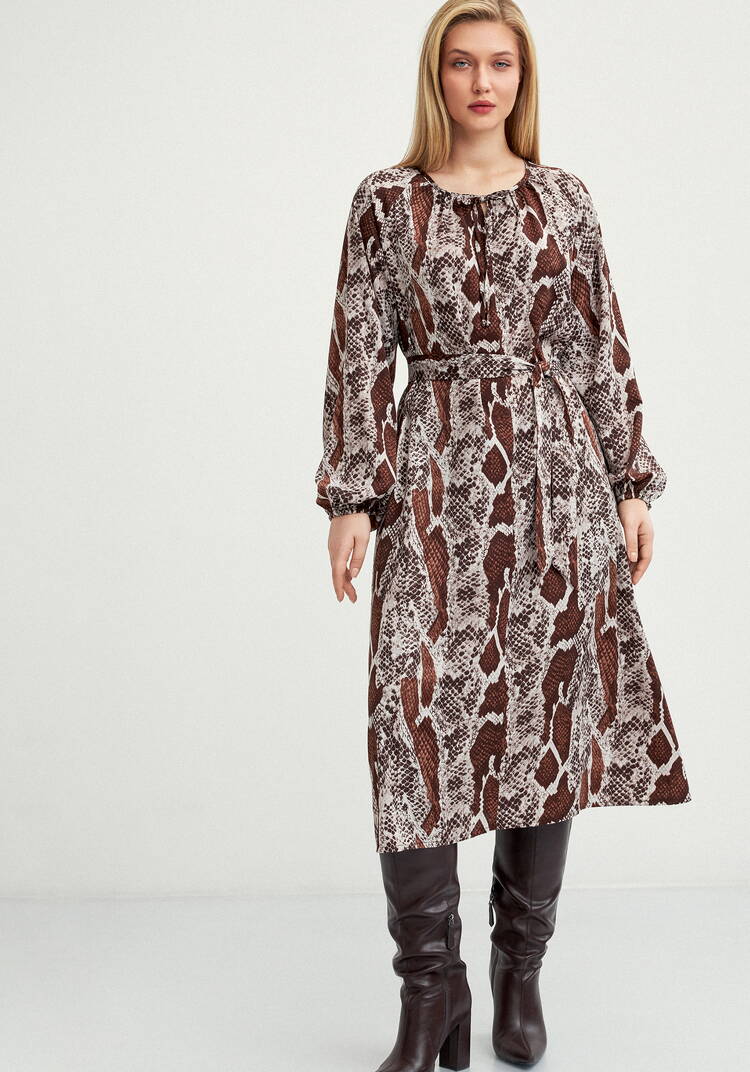 Платье с анималистичным принтом Дана шир.  750, рис. 15