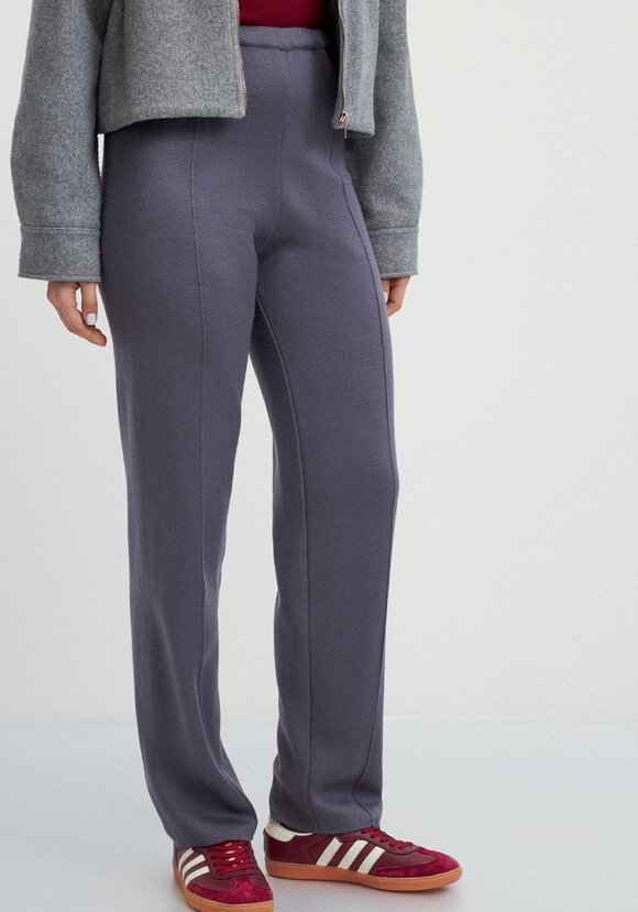 Брюки прямые зауженные книзу на резинке шир.  580, рис. 15