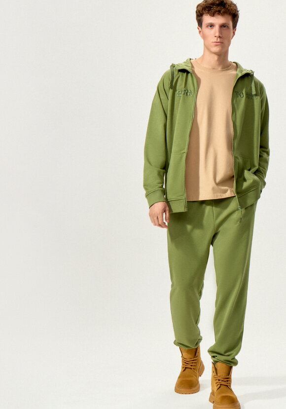 Брюки с карманами и манжетами по низу шир.  580, рис. 16