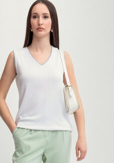 Топ с V-образным вырезом