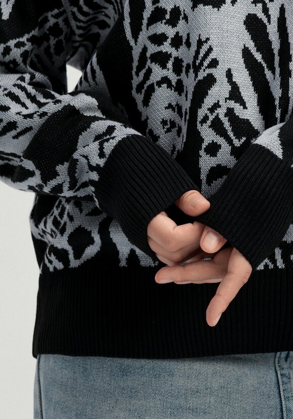 Джемпер с абстрактным цветочным принтом шир.  580, рис. 14