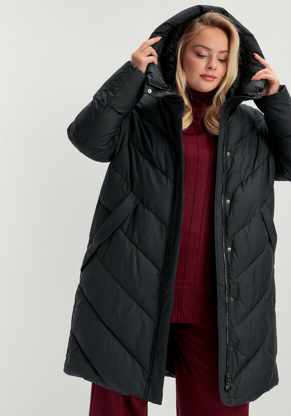 Пуховик стеганый свободного кроя с капюшоном шир.  580, рис. 31