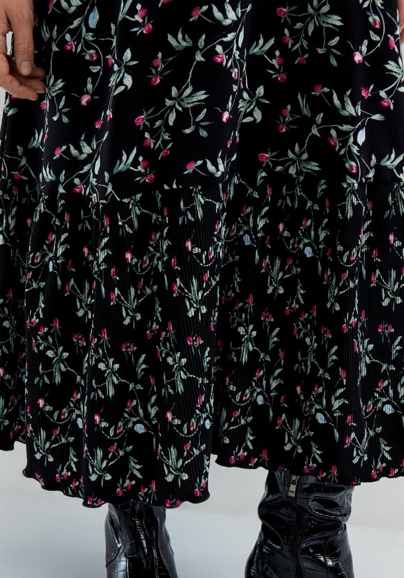 Платье с плиссировкой в цветочный принт шир.  580, рис. 7