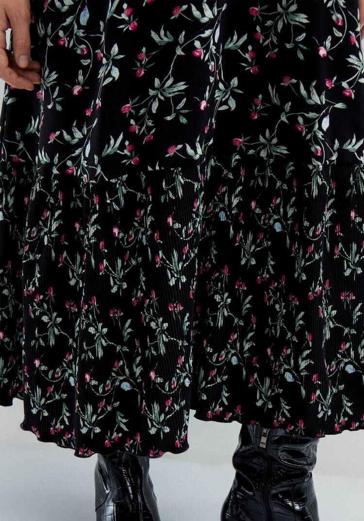 Платье с плиссировкой в цветочный принт шир.  750, рис. 7