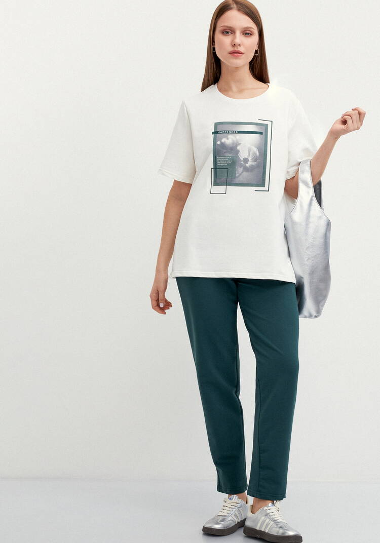 Костюм с флористическим принтом на футболке шир.  750, рис. 26