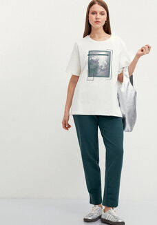 Костюм с флористическим принтом на футболке