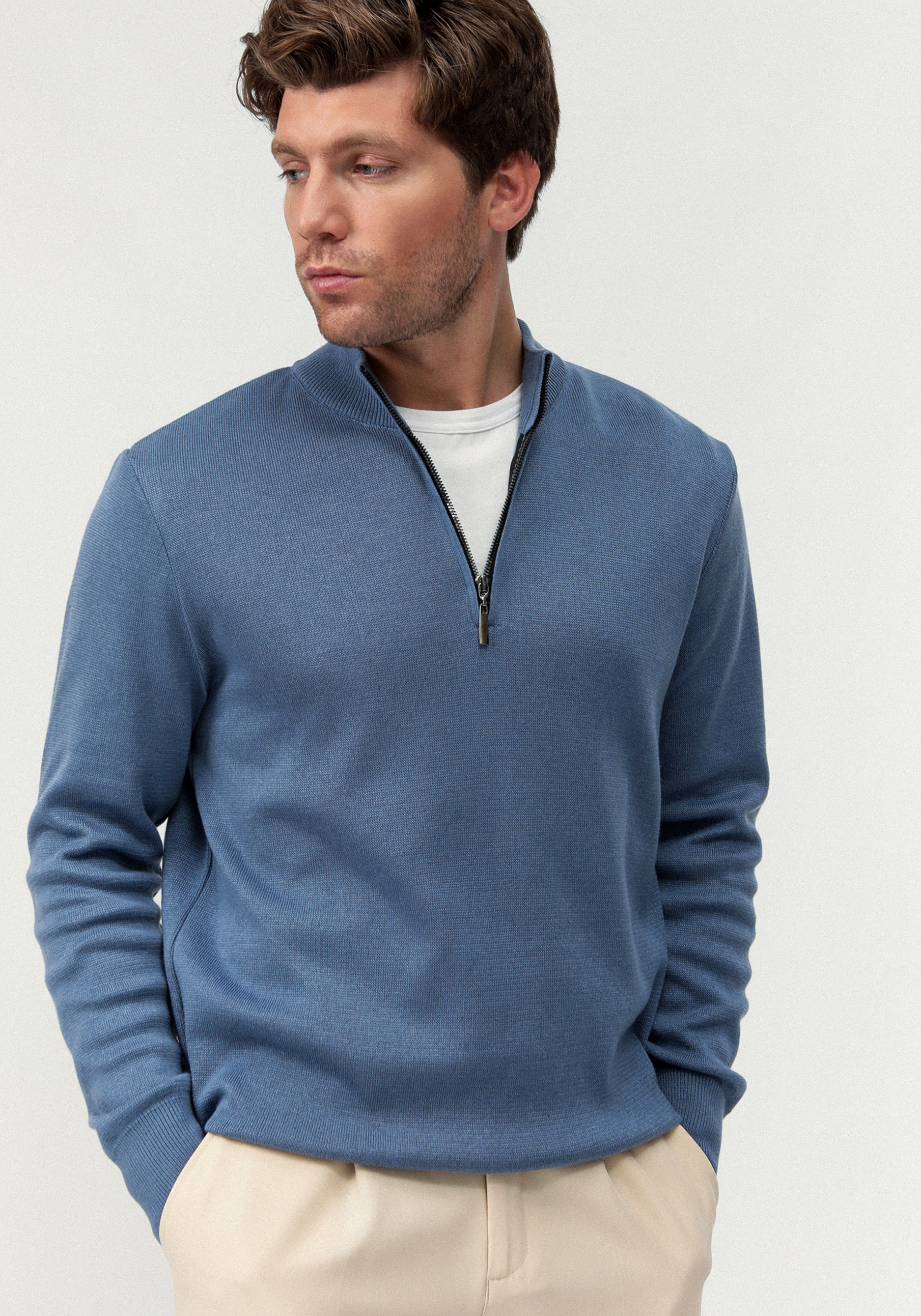 Джемпер с воротником-стойкой на молнии 3999₽