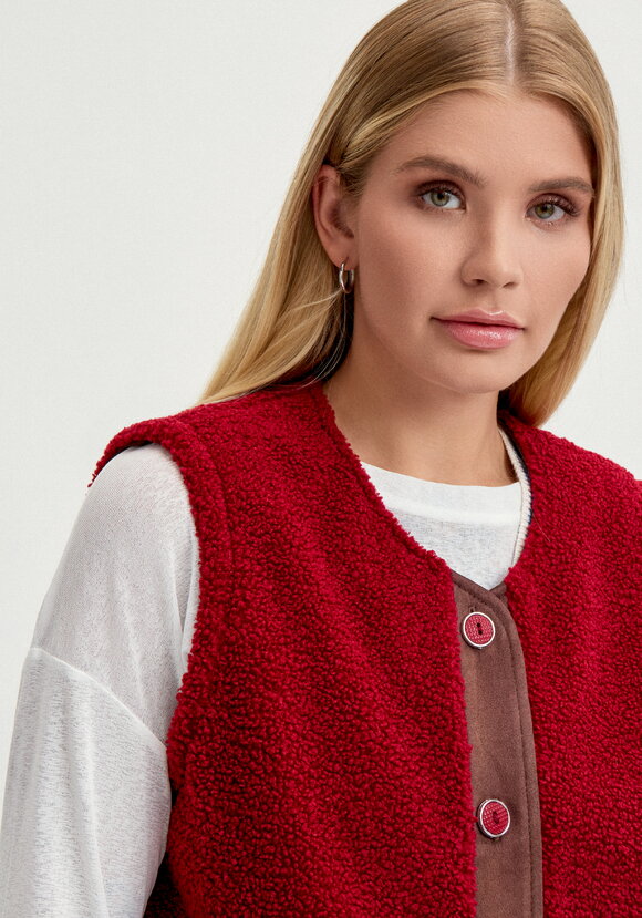 Жилет с отделкой из замши шир.  580, рис. 13