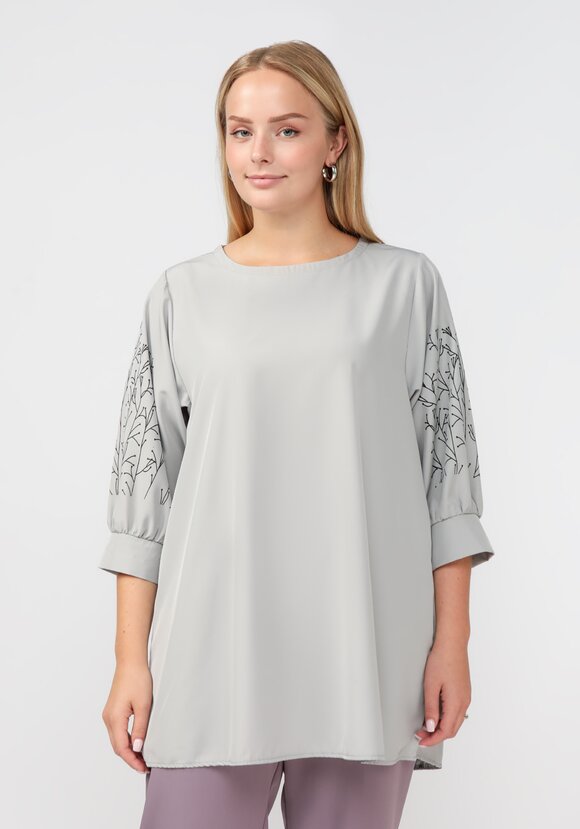 Блуза с оригинальным принтом на рукавах шир.  580, рис. 4